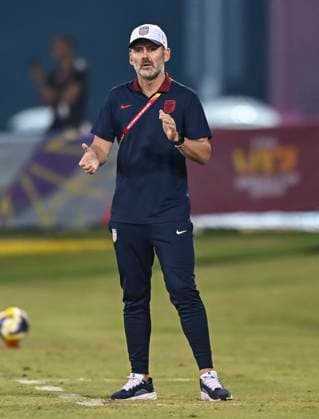 Czechia v USA : Group I - FIFA U-17 World Cup Qatar 2025 Head Coach Of the United States Segares Gonzalo reacts during the FIFA U-17 World Cup Qatar 2025 Group I match between Czechia v USA in Doha, Qatar, on November 11, 2025. DOHA Qatar Copyright: xNOUSHADxTHEKKAYILx