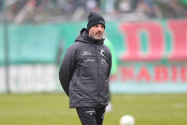 Leipzig, 08.11.2025, Alfred-Kunze-Sportpark, Fußball, Männer, Saison 2025 2026, Regionalliga Nordost, 15. Spieltag , BSG Chemie Leipzig - ZFC Meuselwitz , Im Bild: Trainer Adrian Alipour, Chemie Leipzig ,