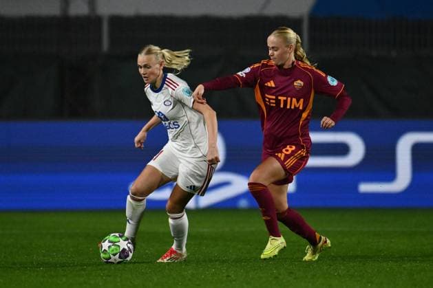 Karina Saevik of Valerenga Fotball Damer and Kathrine Moller Kuhl of A.S. Roma Femminile are in action during the Women s Champions League Matchday 3 between A.S. Roma and Valerenga Fotball Damer at the Tre Fontane Stadium on November 11, 2025 in Rome, Italy.  Copyright: xDomenicoxCippitelli IPAxSportx xipa-agency.netx xx IPA_67835618 IPA_Agency_IPA67835618