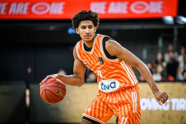 Meissa Faye (ratiopharm ulm) in Aktion, am Ball, Einzelaktion waehrend des EuroCup spiels zwischen ratiopharm ulm v Cosea JL Bourg-en-Bresse in der ratiopharm Arena am 11. November 2025 in Neu-Ulm, Deutschland. (Foto von Harry Langer DeFodi Images) +++ Meissa Faye (ratiopharm ulm) controls the Ball during the EuroCup match between ratiopharm ulm v Cosea JL Bourg-en-Bresse at ratiopharm Arena on November 11, 2025 in Neu-Ulm, Germany. (Photo by Harry Langer DeFodi Images) (Photo by Harry Langer DeFodi Images) Meissa Faye ratiopharm ulm in action, on the ball, individual action during the EuroCup match between ratiopharm ulm v Cosea JL Bourg en Bresse at the ratiopharm Arena on November 11, 2025 in Neu Ulm, Germany, Germany Photo by Harry Langer DeFodi Images Meissa Faye ratiopharm ulm controls the Ball during the EuroCup match between ratiopharm ulm v Cosea JL Bourg en Bresse at ratiopharm Arena on November 11, 2025 in Neu Ulm, Germany Photo by Harry Langer DeFodi Images Photo by Harry Langer DeFodi Images