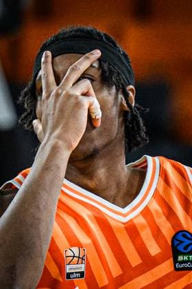 Mohamed Diakite (ratiopharm ulm) gestikuliert, gestik waehrend des EuroCup spiels zwischen ratiopharm ulm v Cosea JL Bourg-en-Bresse in der ratiopharm Arena am 11. November 2025 in Neu-Ulm, Deutschland. (Foto von Harry Langer DeFodi Images) +++ Mohamed Diakite (ratiopharm ulm) gestures during the EuroCup match between ratiopharm ulm v Cosea JL Bourg-en-Bresse at ratiopharm Arena on November 11, 2025 in Neu-Ulm, Germany. (Photo by Harry Langer DeFodi Images) (Photo by Harry Langer DeFodi Images) Mohamed Diakite ratiopharm ulm gestures during the EuroCup match between ratiopharm ulm v Cosea JL Bourg en Bresse at the ratiopharm Arena on November 11, 2025 in Neu Ulm, Germany, Germany Photo by Harry Langer DeFodi Images Mohamed Diakite ratiopharm ulm gestures during the EuroCup match between ratiopharm ulm v Cosea JL Bourg en Bresse at ratiopharm Arena on November 11, 2025 in Neu Ulm, Germany Photo by Harry Langer DeFodi Images Photo by Harry Langer DeFodi Images