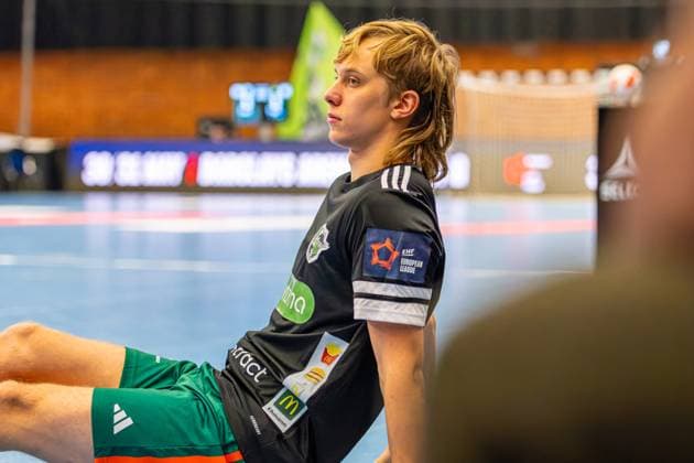 Bela Wellmann (TSV Hannover-Burgdorf, Nr. 86) (L-R), TSV Hannover-Burgdorf (orange) against IK Sävehof (black) (3. Matchday of Group Matches EHF European League 2025 2026) (11.11.2025, Swiss Life Hall (Hannover, GER), Copyright: xJanxGuentherx xTSVxHannover-Burgdorfx