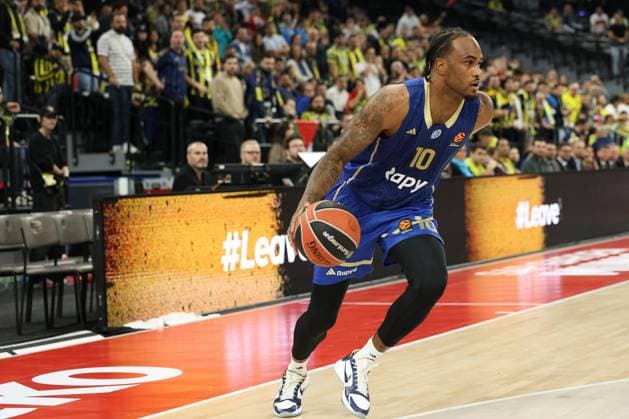 OShae J. Brissett (Maccabi Rapyd Tel Aviv, 10) mit Ball, GER, Fenerbahce Beko Istanbul vs. Maccabi Rapyd Tel Aviv, Basketball, Euroleague, 10. Spieltag, Saison 2025 2026, 11.11.2025, GER, Fenerbahce Beko Istanbul vs. Maccabi Rapyd Tel Aviv, Basketball, Euroleague, 10. Spieltag, Saison 2025 2026, 11.11.2025 Muenchen Copyright: xEibner-Pressefoto JennixMaulx EP_JML