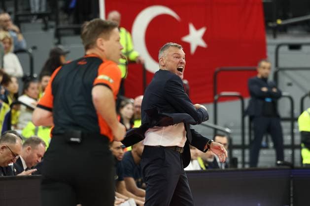 Saras Jasikevicius (Fenerbahce Beko Istanbul, Cheftrainer) gestikuliert, GER, Fenerbahce Beko Istanbul vs. Maccabi Rapyd Tel Aviv, Basketball, Euroleague, 10. Spieltag, Saison 2025 2026, 11.11.2025, GER, Fenerbahce Beko Istanbul vs. Maccabi Rapyd Tel Aviv, Basketball, Euroleague, 10. Spieltag, Saison 2025 2026, 11.11.2025 Muenchen Copyright: xEibner-Pressefoto JennixMaulx EP_JML
