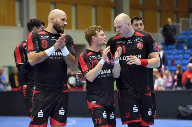 Jubel, Freude nach dem Sieg; Adrian Sipos (MT Melsungen 8), Timo Kastening (MT Melsungen 73), Arnar Freyr Arnarsson (MT Melsungen 21) (L-R) , GER, MT Melsungen - Ferencvarosi Torna Club Green Collect Budapest (HUN)l, Handball, EHF European League Maenner, Group Matches, Saison 2025 2026, 11.11.2025, GER, MT Melsungen - FTC-Green Collect, Handball, EHF Maenner, Group Matches, Saison 2025 2026, 11.11.2025 Kassel Copyright: xEibner-Pressefotox xRolandxSippex EP_RSL