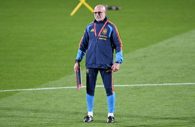 Spain National Football Team training session MADRID, SPAIN - NOVEMBER 11: Head coach Luis de la Fuente of Spain National Football Team leads the training session ahead of 2026 FIFA World Cup, WM, Weltmeisterschaft, Fussball European Qualifiers Group E football match against Georgia at the Spanish Football Federation s facilities at Las Rozas Soccer City of Madrid, Spain on November 11, 2025. Burak Akbulut Anadolu Madrid Spain. Editorial use only. Please get in touch for any other usage.  Copyright: x2025xAnadoluxBurakxAkbulutx
