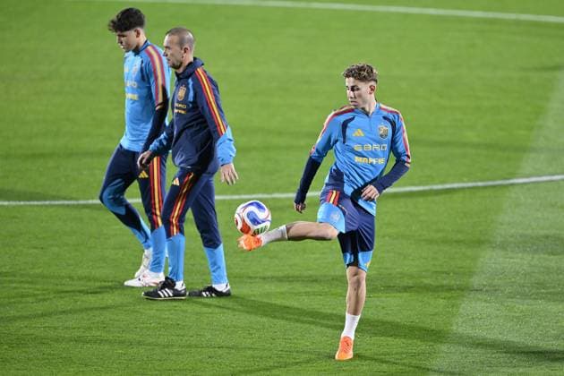 Spain National Football Team training session MADRID, SPAIN - NOVEMBER 11: Spain National Football Team player Fermin Lopez (R) attends the training session ahead of 2026 FIFA World Cup, WM, Weltmeisterschaft, Fussball European Qualifiers Group E football match against Georgia at the Spanish Football Federation s facilities at Las Rozas Soccer City of Madrid, Spain on November 11, 2025. Burak Akbulut Anadolu Madrid Spain. Editorial use only. Please get in touch for any other usage.  Copyright: x2025xAnadoluxBurakxAkbulutx