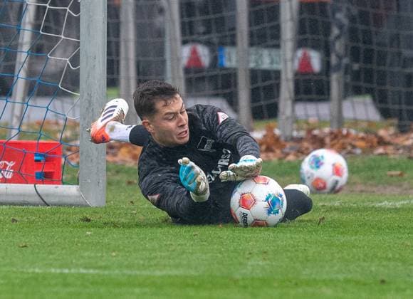 Fussball, Herren, Saison 2025 26, 2. Bundesliga, Hertha BSC, Training, Torhüter Tjark Ernst (Hertha BSC), 11.11. 2025,