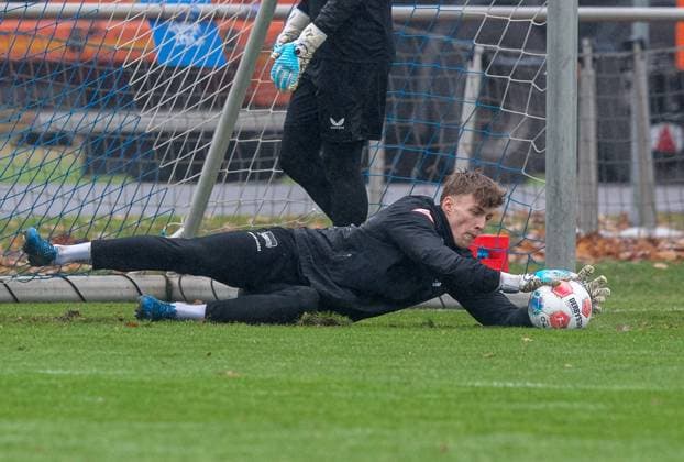 Fussball, Herren, Saison 2025 26, 2. Bundesliga, Hertha BSC, Training, Torhüter Tim Goller (Hertha BSC), 11.11. 2025,