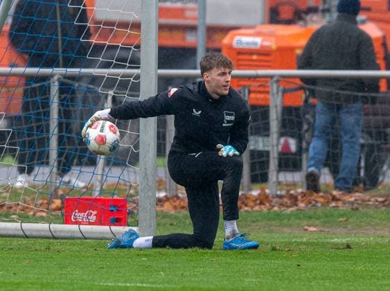 Fussball, Herren, Saison 2025 26, 2. Bundesliga, Hertha BSC, Training, Torhüter Tim Goller (Hertha BSC), 11.11. 2025,