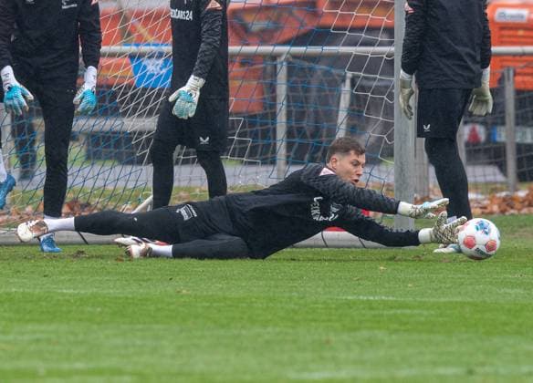 Fussball, Herren, Saison 2025 26, 2. Bundesliga, Hertha BSC, Training, Torhüter Tjark Ernst (Hertha BSC), 11.11. 2025,