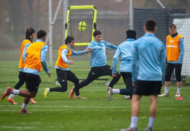 Fussball, Herren, Saison 2025 26, 2. Bundesliga, Hertha BSC, Training, v.l. Eliyas Strasner (Hertha BSC), Yunus Ünal (Hertha BSC), 11.11. 2025,