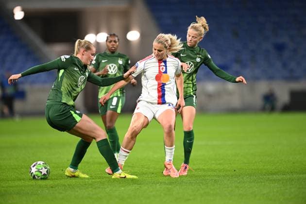 Football : Lyonnes v Wolfsburg - UEFA Women s champions league Lindsey HEAPS of Lyon during the UEFA Womens champions league match between OL Lyonnes and Wolfsburg at Groupama Stadium Decines Charpieu Lyon France on November 11, 2025  Copyright: xALLILI_MOURADx