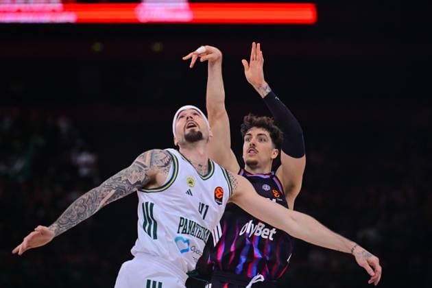 BASKET : Paris Basket vs Panathinaikos - Euroleague - 11 11 2025 JUANCHO HERNANGOMEZ ( 41 - Panathinaikos ) and DAULTON HOMMES ( 34 - Paris Basket ) during the Euroleague match between Paris Basketball and Panathinaikos AKTOR Athens at Accor Arena on November 11, 2025 in Paris, France. ( Photo by federico pestellini PSNewz ) - ParisFrance  Copyright: xFedericoxPestellinix