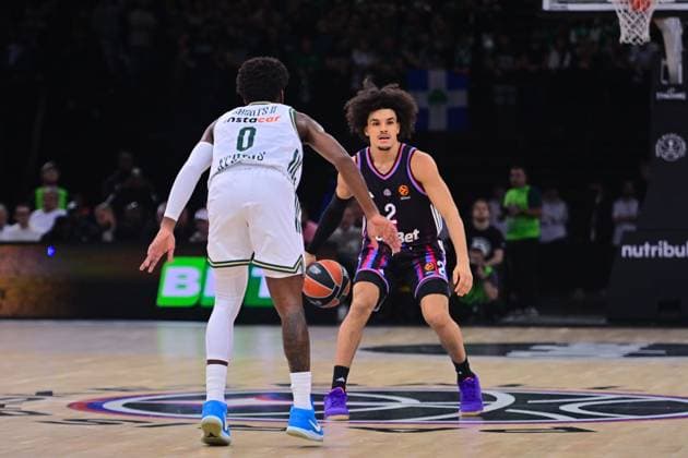 BASKET : Paris Basket vs Panathinaikos - Euroleague - 11 11 2025 TJ SHORTS ( 0 - Panathinaikos ) and Nadir Hifi ( 2 - Paris Basket ) during the Euroleague match between Paris Basketball and Panathinaikos AKTOR Athens at Accor Arena on November 11, 2025 in Paris, France. ( Photo by federico pestellini PSNewz ) - ParisFrance  Copyright: xFedericoxPestellinix