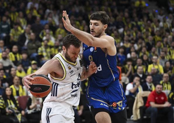 Fenerbahce Beko v Maccabi Rapyd Tel Aviv - EuroLeague MUNICH, GERMANY – NOVEMBER 11: Fenerbahce Beko’s Nicolo Melli (4) competes with an opponent during the EuroLeague Week 10 basketball game between Fenerbahce Beko and Maccabi Rapyd Tel Aviv at BMW Park in Munich, Germany, on November 11, 2025. Halil Sagirkaya Anadolu Munich Germany. Editorial use only. Please get in touch for any other usage.  Copyright: x2025xAnadoluxHalilxSagirkayax