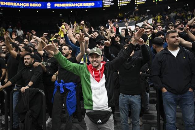 Fenerbahce Beko v Maccabi Rapyd Tel Aviv - EuroLeague MUNICH, GERMANY – NOVEMBER 11: Fenerbahce supporters display Palestinian flags and show support for Palestine during the EuroLeague Week 10 basketball game between Fenerbahce Beko and Maccabi Rapyd Tel Aviv at BMW Park in Munich, Germany, on November 11, 2025. Halil Sagirkaya Anadolu Munich Germany. Editorial use only. Please get in touch for any other usage.  Copyright: x2025xAnadoluxHalilxSagirkayax