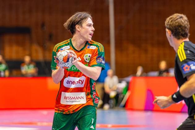 Leif Tissier (TSV Hannover-Burgdorf, Nr. 7) (L-R), TSV Hannover-Burgdorf (orange) against IK Sävehof (black) (3. Matchday of Group Matches EHF European League 2025 2026) (11.11.2025, Swiss Life Hall (Hannover, GER), Copyright: xJanxGuentherx xTSVxHannover-Burgdorfx