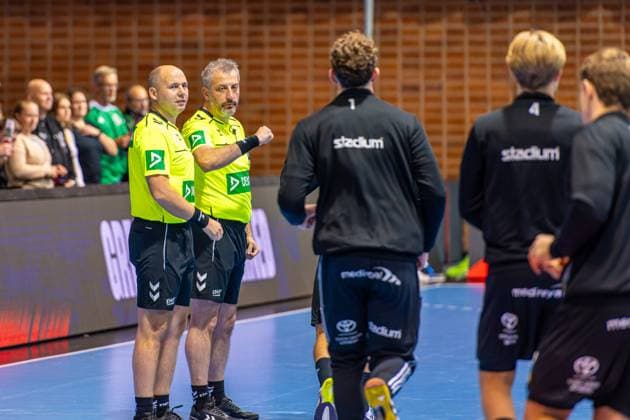 Miljan Vesovic (Referee) Novica Mitrovic (Referee) (L-R), TSV Hannover-Burgdorf (orange) against IK Sävehof (black) (3. Matchday of Group Matches EHF European League 2025 2026) (11.11.2025, Swiss Life Hall (Hannover, GER), Copyright: xJanxGuentherx xTSVxHannover-Burgdorfx