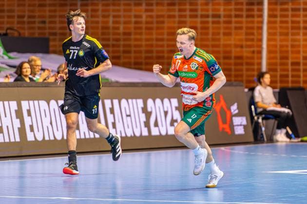 August Pedersen (TSV Hannover-Burgdorf, Nr. 17) (L-R), TSV Hannover-Burgdorf (orange) against IK Sävehof (black) (3. Matchday of Group Matches EHF European League 2025 2026) (11.11.2025, Swiss Life Hall (Hannover, GER), Copyright: xJanxGuentherx xTSVxHannover-Burgdorfx