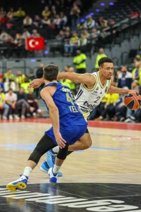 Wade Baldwin (Fenerbahce Beko Istanbul, 02) mit Tamir Blatt (Maccabi Rapyd Tel Aviv, 45), GER, Fenerbahce Beko Istanbul vs. Maccabi Rapyd Tel Aviv, Basketball, Euroleague, 10. Spieltag, Saison 2025 2026, 11.11.2025, GER, Fenerbahce Beko Istanbul vs. Maccabi Rapyd Tel Aviv, Basketball, Euroleague, 10. Spieltag, Saison 2025 2026, 11.11.2025 Muenchen Copyright: xEibner-Pressefoto JennixMaulx EP_JML