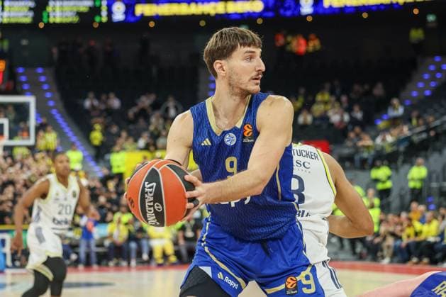 Roman Sorkin (Maccabi Rapyd Tel Aviv, 09) mit Ball, GER, Fenerbahce Beko Istanbul vs. Maccabi Rapyd Tel Aviv, Basketball, Euroleague, 10. Spieltag, Saison 2025 2026, 11.11.2025, GER, Fenerbahce Beko Istanbul vs. Maccabi Rapyd Tel Aviv, Basketball, Euroleague, 10. Spieltag, Saison 2025 2026, 11.11.2025 Muenchen Copyright: xEibner-Pressefoto JennixMaulx EP_JML