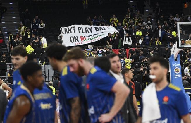 Fenerbahce Beko v Maccabi Rapyd Tel Aviv - EuroLeague MUNICH, GERMANY - NOVEMBER 11: A view of pro-Palestinian banner during the EuroLeague Week 10 basketball game between Fenerbahce Beko and Maccabi Rapyd Tel Aviv at BMW Park in Munich, Germany on November 11, 2025. Halil Sagirkaya Anadolu Munich Germany. Editorial use only. Please get in touch for any other usage.  Copyright: x2025xAnadoluxHalilxSagirkayax