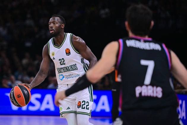 BASKET : Paris Basket vs Panathinaikos - Euroleague - 11 11 2025 JERIAN GRANT ( 22 - Panathinaikos ) and SEBASTIAN HERRERA ( 7 - Paris Basket ) during the Euroleague match between Paris Basketball and Panathinaikos AKTOR Athens at Accor Arena on November 11, 2025 in Paris, France. ( Photo by federico pestellini PSNewz ) - ParisFrance  Copyright: xFedericoxPestellinix