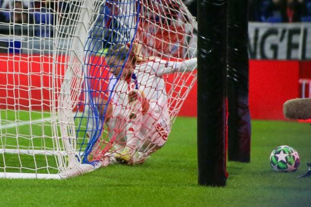 11.11.2025, xgrfx, Fussball UEFA WomenÂ s Champions League, OL Lyonnes - VfL Wolfsburg v.l. Tor, Ada Hegerberg (OL Lyonnes) (DFL DFB REGULATIONS PROHIBIT ANY USE OF PHOTOGRAPHS as IMAGE SEQUENCES and or QUASI-VIDEO) Lyon