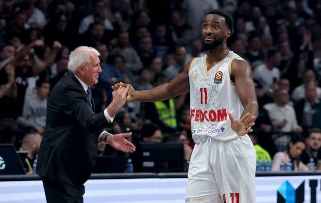 Partizan v Monaco, Euroleague, season 2025 2026, round 10 Belgrade, Serbia. 11th Nov, 2025. Head Coach of Partizan, Zeljko Obradovic and AS Monaco s Alpha Diallo during Euroleague basketball match between Partizan and AS Monaco on November 11. 2025. in Belgrade, Serbia. Belgrade Serbia Copyright: xPedjaxMilosavljevic STARSPORTx