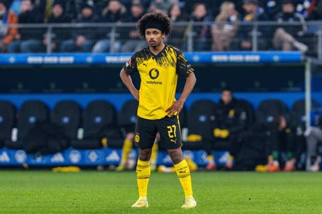 08.11.2025, Hamburger SV vs. Borussia Dortmund, 1. Bundesliga, 10. Spieltag Karim Adeyemi (Borussia Dortmund, 27) Wichtiger Hinweis: Gemaess den Vorgaben der DFL Deutsche Fussball Liga bzw. des DFB Deutscher Fussball-Bund ist es untersagt, in dem Stadion und oder vom Spiel angefertigte Fotoaufnahmen in Form von Sequenzbildern und oder videoaehnlichen Fotostrecken zu verwerten Copyright: xBahhoxKarax