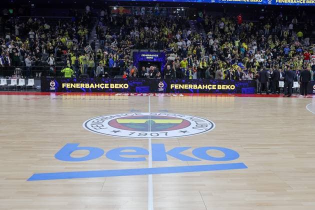 Das Logo von Fenerbahce Istanbul auf dem Parkettboden, GER, Fenerbahce Beko Istanbul vs. Maccabi Rapyd Tel Aviv, Basketball, Euroleague, 10. Spieltag, Saison 2025 2026, 11.11.2025, GER, Fenerbahce Beko Istanbul vs. Maccabi Rapyd Tel Aviv, Basketball, Euroleague, 10. Spieltag, Saison 2025 2026, 11.11.2025 Muenchen Copyright: xEibner-Pressefoto JennixMaulx EP_JML