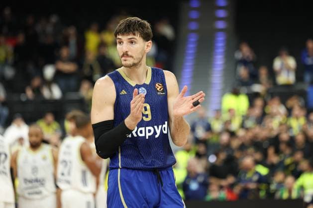 Roman Sorkin (Maccabi Rapyd Tel Aviv, 09) applaudiert, GER, Fenerbahce Beko Istanbul vs. Maccabi Rapyd Tel Aviv, Basketball, Euroleague, 10. Spieltag, Saison 2025 2026, 11.11.2025, GER, Fenerbahce Beko Istanbul vs. Maccabi Rapyd Tel Aviv, Basketball, Euroleague, 10. Spieltag, Saison 2025 2026, 11.11.2025 Muenchen Copyright: xEibner-Pressefoto JennixMaulx EP_JML