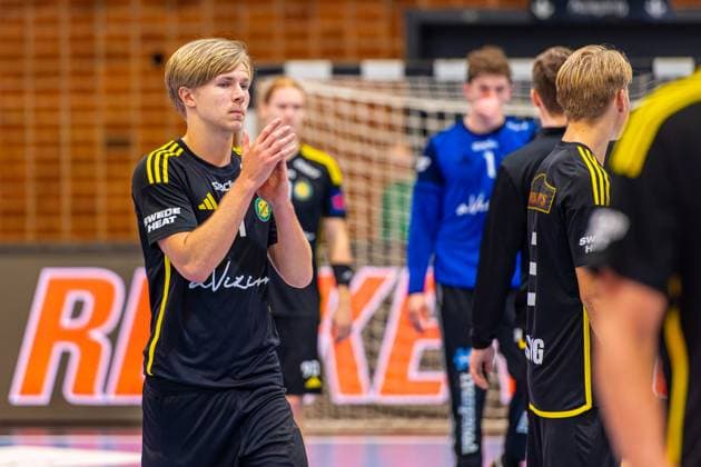Leon HalÃ n (IK Sävehof, Nr. 4) (L-R), TSV Hannover-Burgdorf (orange) against IK Sävehof (black) (3. Matchday of Group Matches EHF European League 2025 2026) (11.11.2025, Swiss Life Hall (Hannover, GER), Copyright: xJanxGuentherx xTSVxHannover-Burgdorfx