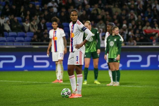 11.11.2025, xgrfx, Fussball UEFA WomenÂ s Champions League, OL Lyonnes - VfL Wolfsburg v.l. Tor, Wendie Renard (OL Lyonnes) (DFL DFB REGULATIONS PROHIBIT ANY USE OF PHOTOGRAPHS as IMAGE SEQUENCES and or QUASI-VIDEO) Lyon