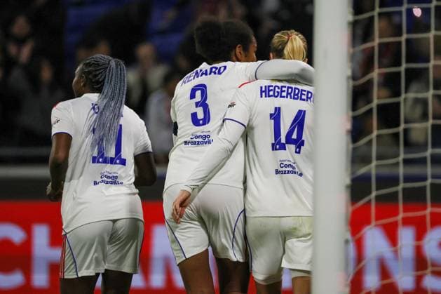 Lyon, Frankreich 11. November 2025: Champions League - Frauen - 2025 2026 - OL Lyonnes vs. VfL Wolfsburg Im Bild: Torschützin Ada Hegerberg (OL) macht das Tor zum 1:0 für OL Lyonnes und jubelt mit Wendie Renard (OL) Groupama Stadium Copyright: xFotostandx xFantinix