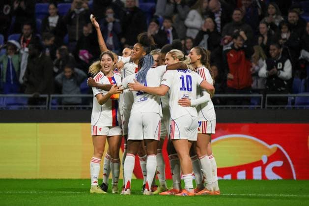 Lyon, Frankreich 11. November 2025: Champions League - Frauen - 2025 2026 - OL Lyonnes vs. VfL Wolfsburg Im Bild: Torschützin Ada Hegerberg (OL), verdeckt im Bild, macht das Tor zum 2:0 für OL Lyonnes und jubelt mit ihren Mannschaftskolleginnen Groupama Stadium Copyright: xFotostandx xFantinix