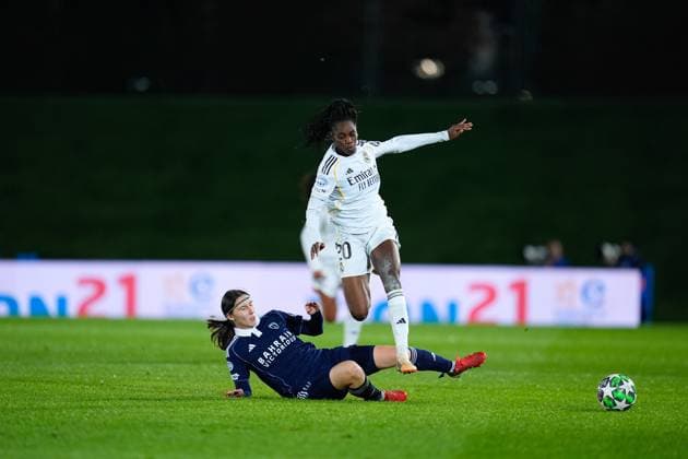 November 11, 2025, Valdebebas, Madrid, Spain: Naomie Feller of Real Madrid and Kaja Korosec of Paris FC compete for the ball during the UEFA WomenÃ¢â‚¬â ¢s Champions League 2025 26 League Phase MD3, football match played between Real Madrid CF and Paris FC at Alfredo Di Stefano stadium on November 11, 2025, in Valdebebas, Madrid, Spain. Valdebebas Spain - ZUMAa181 20251111_zaa_a181_127 Copyright: xDennisxAgyemanx