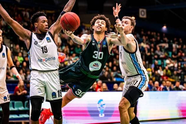 POLAND AND CZECH REPUBLIC OUT !!! Wroclaw 11.11.2025. Koszykowka Eurocup sezon 2025 2026 kolejka 7mecz: Slask Wroclaw - Veolia Towers Hamburg -- Basketball Eurocup season 2025 2026 round 7 match: Slask Wroclaw - Veolia Towers Hamburg nz Justin Edler Davis Issuf Sanon Niklas Wimberg Fot. Antoni Dec Arena Akcji NEWSPIX.PL --- newspix.pl 