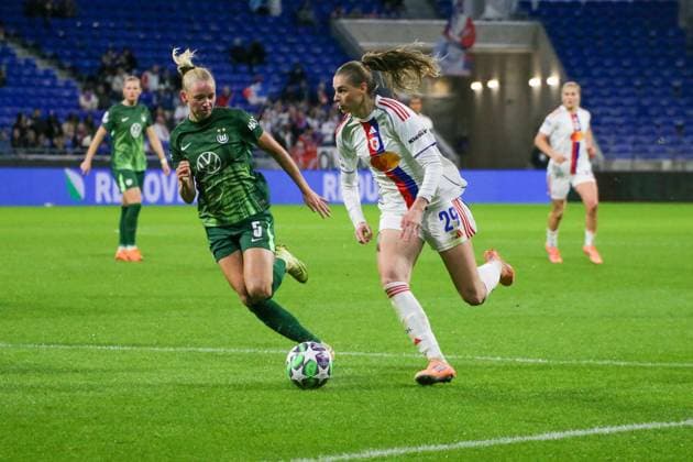11.11.2025, xgrfx, Fussball UEFA WomenÂ s Champions League, OL Lyonnes - VfL Wolfsburg v.l. Ella Peddemors VfL Wolfsburg), Jule Brand (OL Lyonnes) (DFL DFB REGULATIONS PROHIBIT ANY USE OF PHOTOGRAPHS as IMAGE SEQUENCES and or QUASI-VIDEO) Lyon