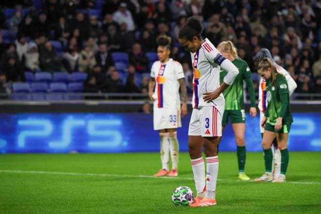Lyon, Frankreich 11. November 2025: Champions League - Frauen - 2025 2026 - OL Lyonnes vs. VfL Wolfsburg Im Bild: Torschützin Wendie Renard (OL) verwandelt den Strafstoß und macht das Tor zum 3:0 für OL Lyonnes Groupama Stadium Copyright: xFotostandx xFantinix