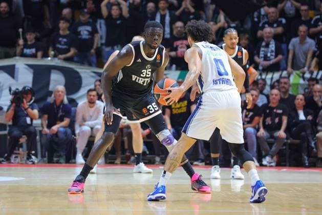 00 shane larkin Anadolu Efes Istanbul BASKETBALL-EUROLEAGUE - match Virtus Bologna - Anadolu Efes Istanbul 11-11-2025 35 Mouhamet DIOUF Virtus Bologna BASKETBALL-EUROLEAGUE - match Virtus Bologna - Anadolu Efes Istanbul 11-11-2025 during Virtus Bologna vs Anadolu Efes, Basketball Euroleague match in Bologna, Italy, November 11 2025  Copyright: xValentinoxOrsini IPAxSportx xipa-agency.netx xx IPA_67854023 IPA_Agency_IPA67854023