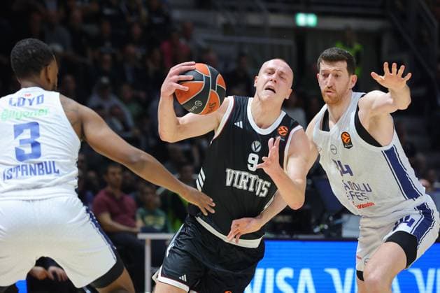 09 Alen SMAILAGIC Virtus Bologna BASKETBALL-EUROLEAGUE - match Virtus Bologna - Anadolu Efes Istanbul 11-11-2025 24 ercan osmani Anadolu Efes Istanbul BASKETBALL-EUROLEAGUE - match Virtus Bologna - Anadolu Efes Istanbul 11-11-2025 03i jordan loyd Anadolu Efes Istanbul BASKETBALL-EUROLEAGUE - match Virtus Bologna - Anadolu Efes Istanbul 11-11-2025 during Virtus Bologna vs Anadolu Efes, Basketball Euroleague match in Bologna, Italy, November 11 2025  Copyright: xValentinoxOrsini IPAxSportx xipa-agency.netx xx IPA_67854051 IPA_Agency_IPA67854051