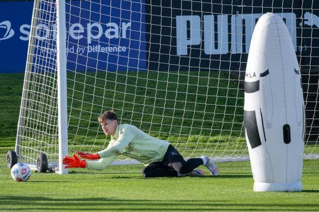 12.11.2025, Fussball: 1. Bundesliga, Saison 2025 2026, öffentliches Training, Borussia Moenchengladbach auf dem Trainingsgelände am Borussia Park. Moritz Nicolas (Borussia Moenchengladbach, 33) hat den Ball im Blick. Foto: Kirchner-Media Thomas Haesler Copyright: xKirchner-Media ThomasxHaeslerx