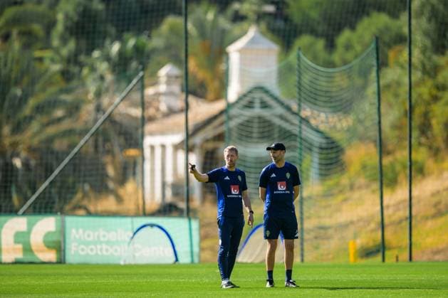 251112 Head coach Graham Potter and assistant coach Andreas Georgson of the Swedish national football team during a training session on November 12, 2025 in Marbella. Photo: Joel Marklund BILDBYRAN kod JM JM0747 bbeng fotboll football soccer fotball vm-kval FIFA World Cup, WM, Weltmeisterschaft, Fussball qualifier träning practice training sverige sweden sverige a Copyright: JOELxMARKLUND BB251112JM003