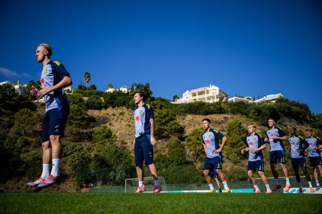 251112 Isac Lidberg, Victor Nilsson Lindelöf, Roony Bardghji, Daniel Svensson, Emil Holm and Alexander Isak of the Swedish national football team during a training session on November 12, 2025 in Marbella. Photo: Joel Marklund BILDBYRAN kod JM JM0747 bbeng fotboll football soccer fotball vm-kval FIFA World Cup, WM, Weltmeisterschaft, Fussball qualifier träning practice training sverige sweden sverige a Copyright: JOELxMARKLUND BB251112JM007
