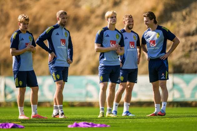 251112 Daniel Svensson, Gustav Lundgren, Lucas Bergvall, Jesper Karlström and Mattias Svanberg of the Swedish national football team during a training session on November 12, 2025 in Marbella. Photo: Joel Marklund BILDBYRAN kod JM JM0747 bbeng fotboll football soccer fotball vm-kval FIFA World Cup, WM, Weltmeisterschaft, Fussball qualifier träning practice training sverige sweden sverige a Copyright: JOELxMARKLUND BB251112JM010