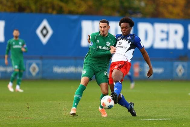 22 Aboubaka Soumahoro (Hamburger SV), 27 Rui Mendes (FC Groningen) Fußball I Herren I Freundschaftsspiel I Saison 2025-2026 I Hamburger SV - FC Groningen I 12.11.2025 I Trainingsplatz Volksparkstadion