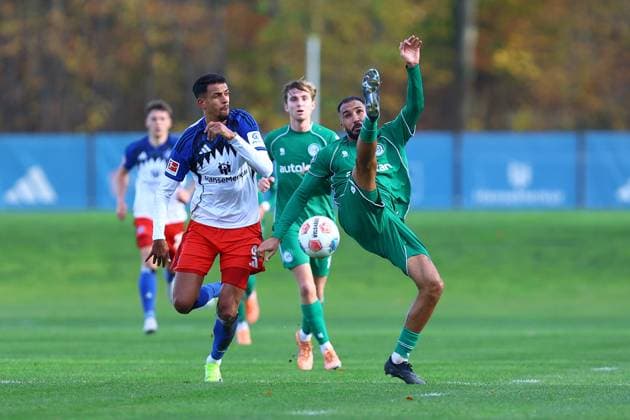 9 Robert Glatzel (Hamburger SV), 43 Marvin Peersman (FC Groningen) Fußball I Herren I Freundschaftsspiel I Saison 2025-2026 I Hamburger SV - FC Groningen I 12.11.2025 I Trainingsplatz Volksparkstadion
