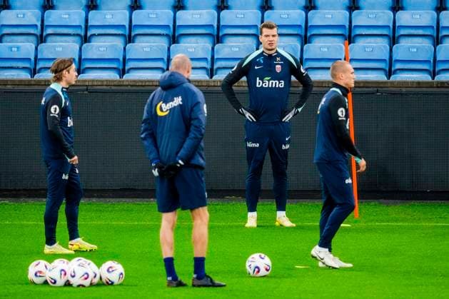 Training with the Norwegian men s national football team Oslo 20251112 Norway s Patrick Berg, Alexander Sorloth and Leo Skiri ostigard during a training session with the Norwegian men s national football team at Ullevaal Stadium before the World Cup qualifiers against Estonia and Italy Photo Fredrik Varfjell NTB Oslo Norway EDITORIAL USE ONLY RESTRICTED USE FOR BETTING COMPANIES  Copyright: xFredrikxVarfjellx xNTBx